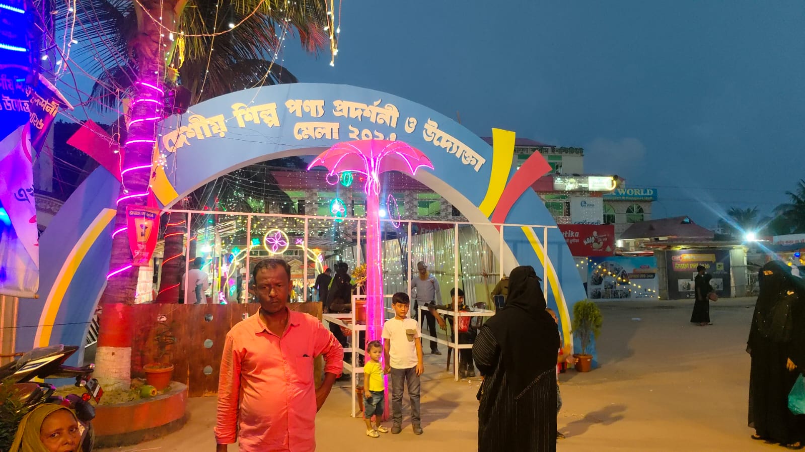 সাতকানিয়ায় চলছে অনুমোদনহীন বাণিজ্য মেলা ৥ পরীক্ষার শেষ পর্যন্ত বন্ধের দাবি ৥ উদ্বিগ্ন অভিভাবক ও শিক্ষক সমাজ